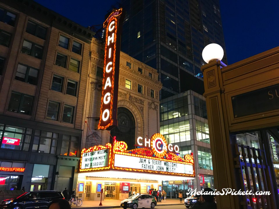 Chicago theatre at night. soul rest in Chicago